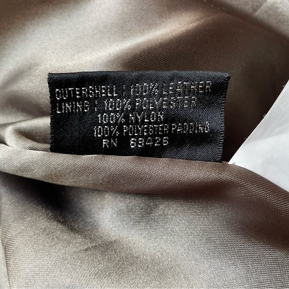 Vintage Wilsons Classic Distressed Black 100% Leather Bomber Jacket - Picture 9 of 16